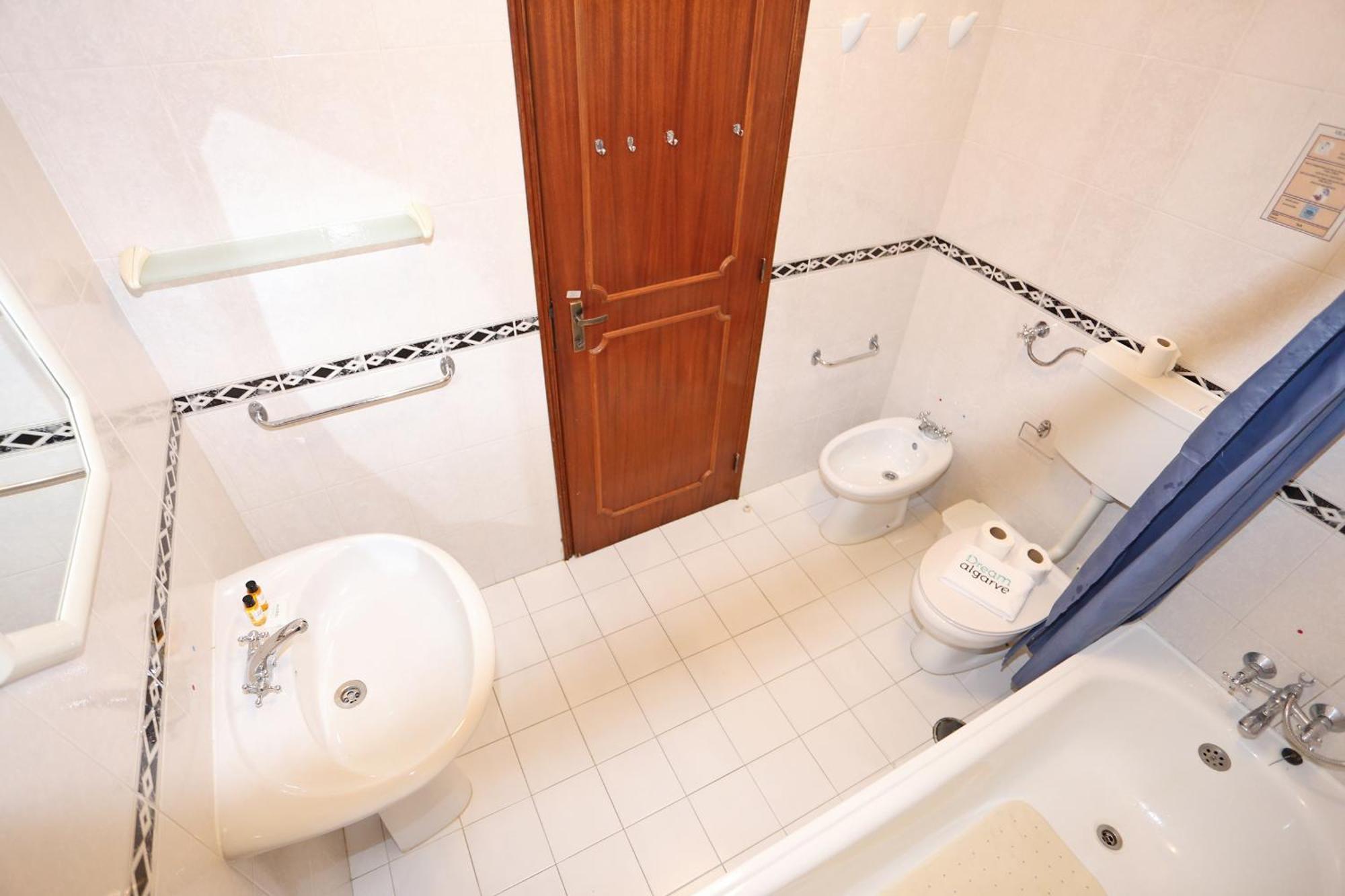 A10 - Silence Ground-Floor And Pool Apartment Lagos Ngoại thất bức ảnh